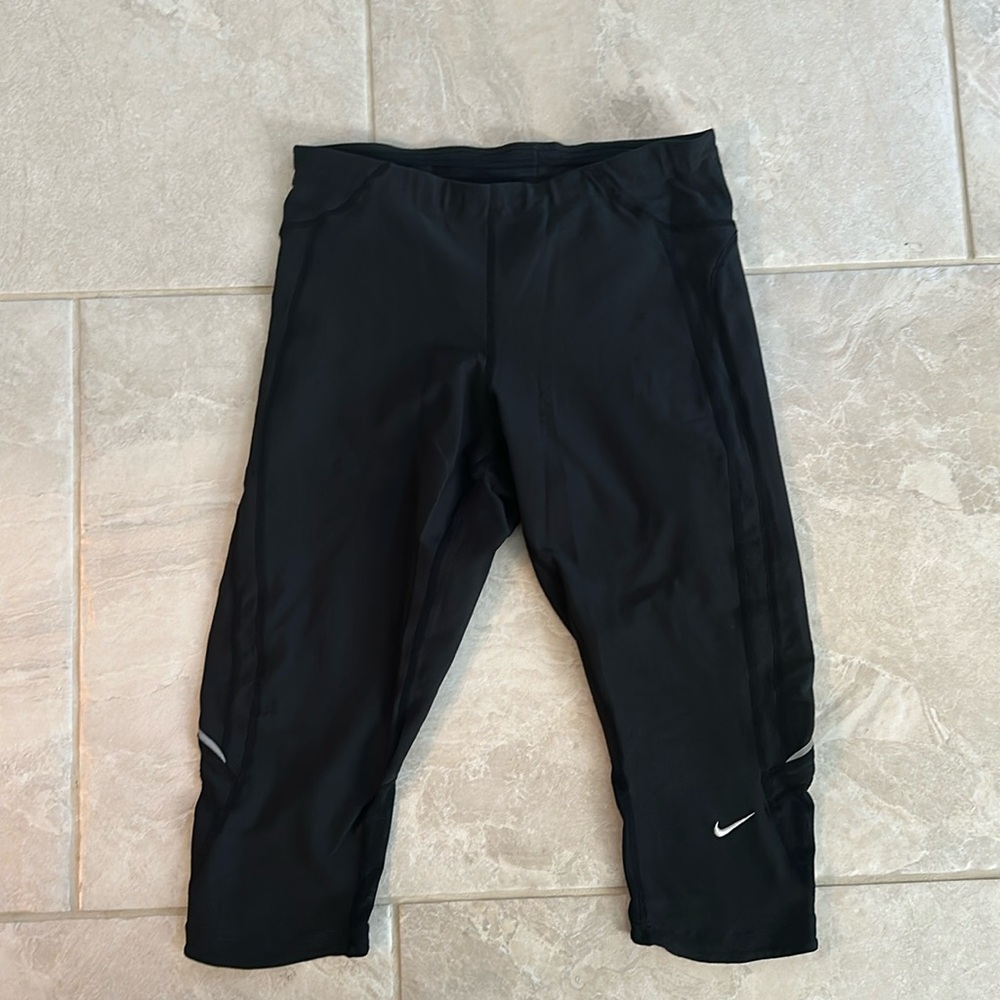 Nike Fit Dry spandex capri with back zipper pocket